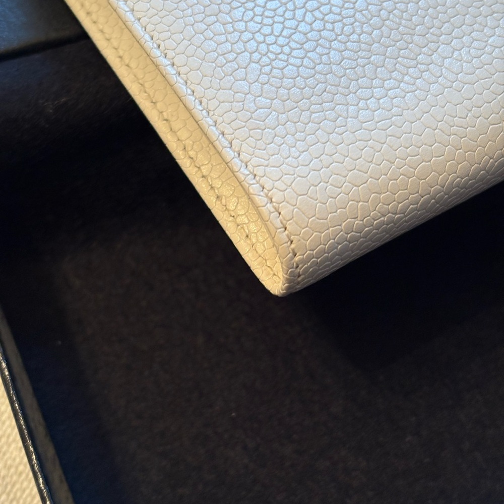 Chanel White Leather Wallet - Picture 4 of 16